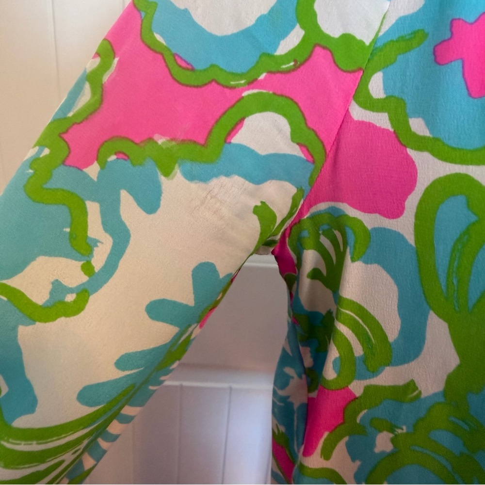 Lilly Pulitzer Elsa Silk in a Delicacy Floral Pink, Blue and Green Top size xs - Picture 5 of 14